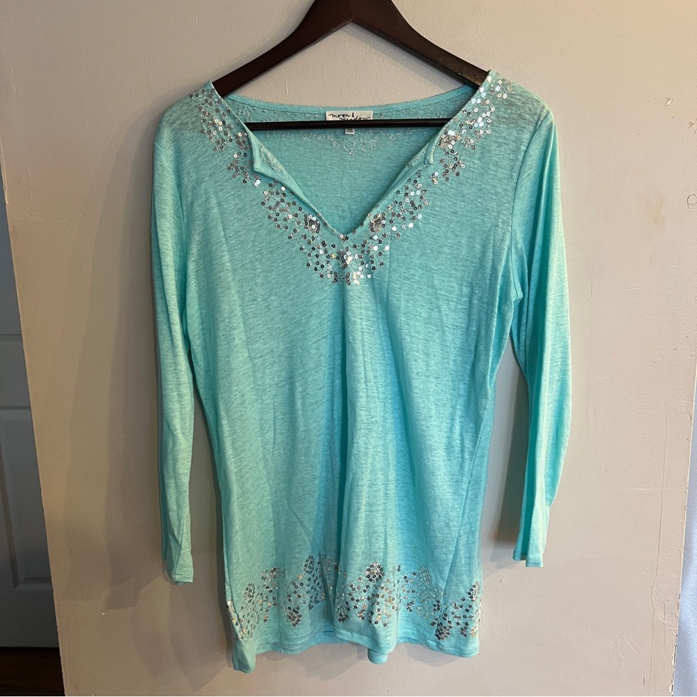 MOON & MEADOW Women’s Light Blue 100% Linen Split Neck Sequin Long Sleeve Tunic